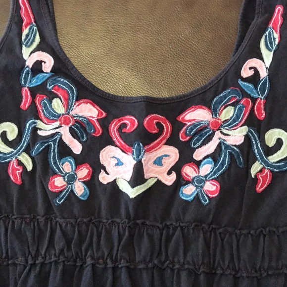 Brown tank top with pretty pattern on the front - Picture 3 of 4